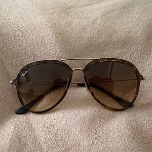 • Ray-Ban RB4298 • Light Havana Sunglasses •